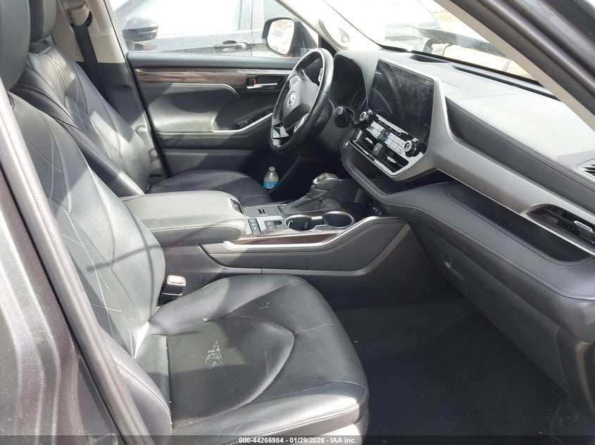 2020 Toyota Highlander Hybrid Platinum