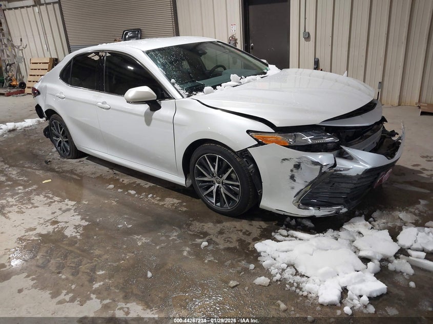 2022 Toyota Camry Xle Hybrid