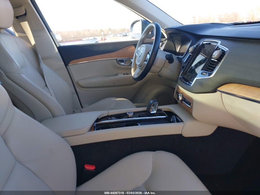 2022 Volvo Xc90 Recharge Plug-In Hybrid T8 Inscription Expression 7 Passenger