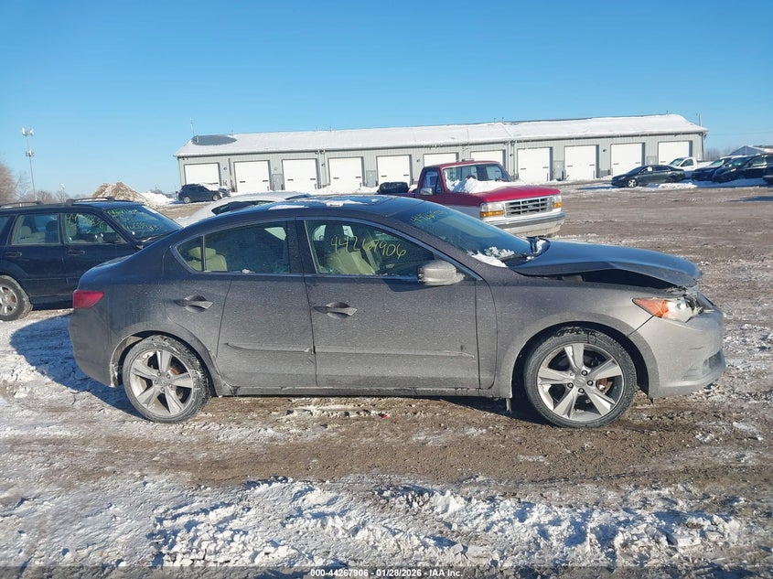 2013 Acura Ilx 2.0L VIN: 19VDE1F71DE000947 Lot: 44267906