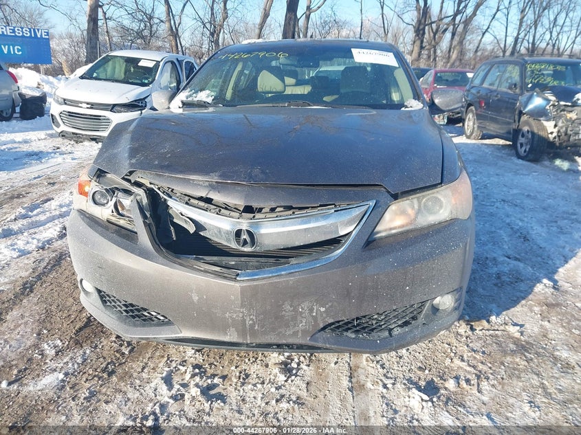 2013 Acura Ilx 2.0L VIN: 19VDE1F71DE000947 Lot: 44267906