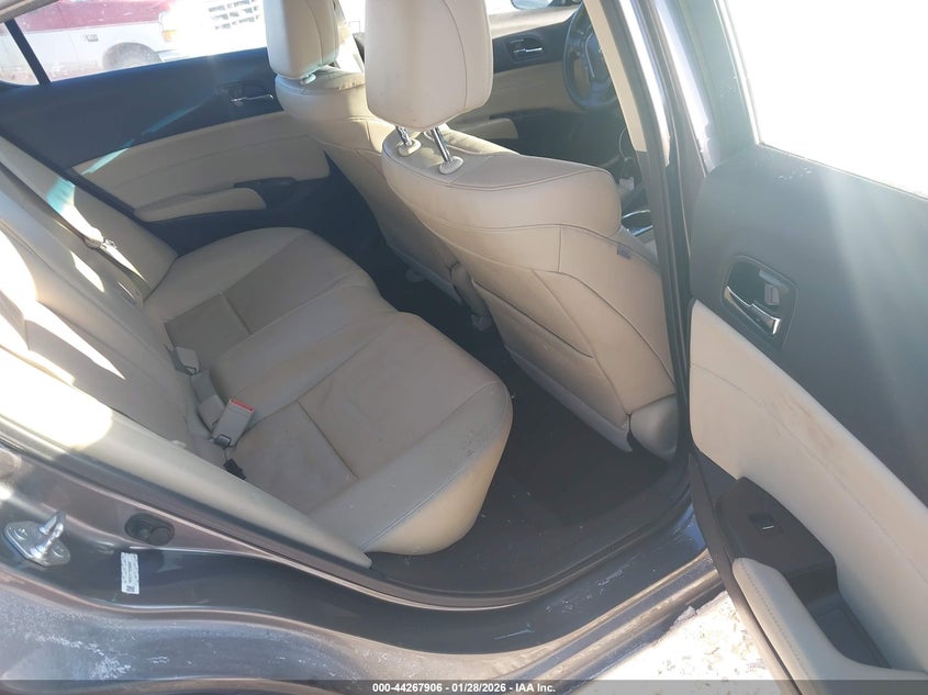 2013 Acura Ilx 2.0L VIN: 19VDE1F71DE000947 Lot: 44267906