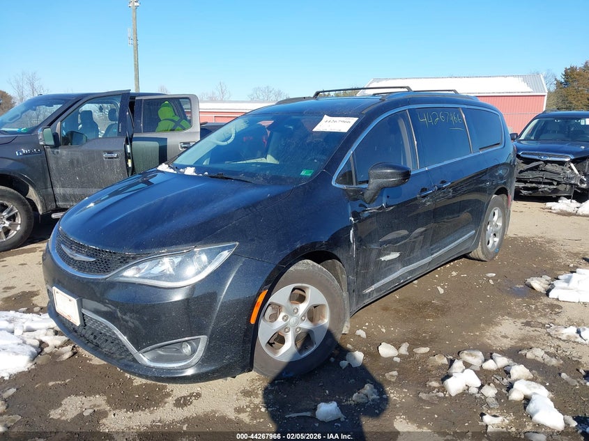 2017 Chrysler Pacifica Touring-L Plus