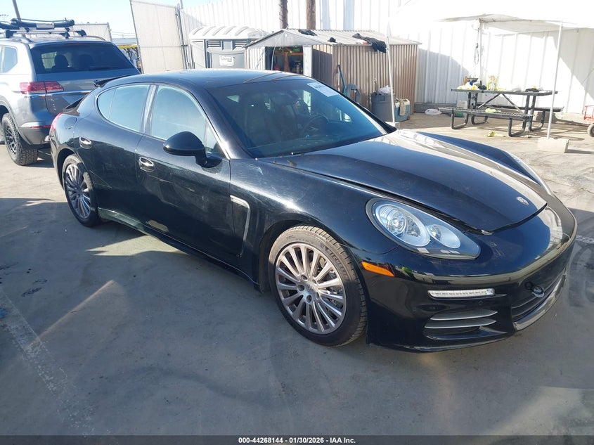 PORSCHE PANAMERA 4