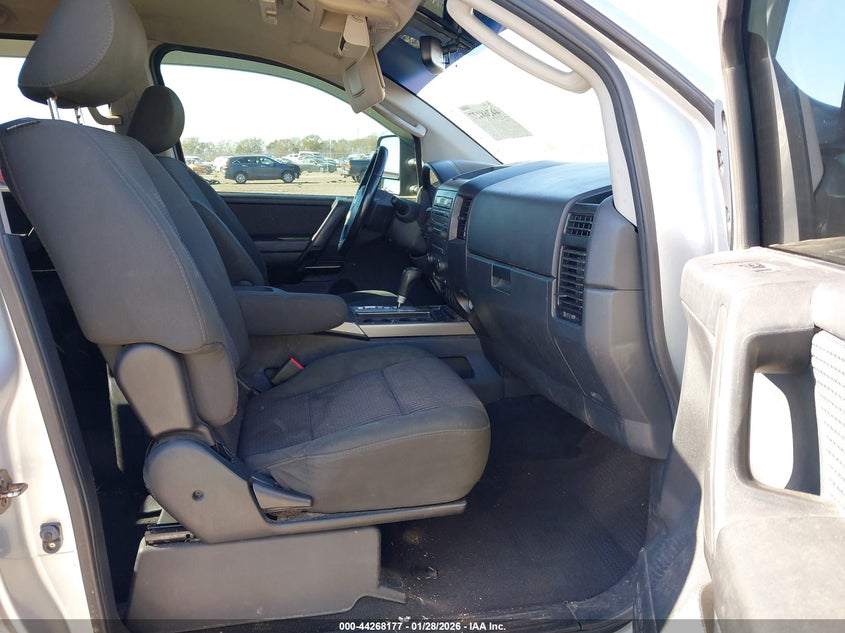 2011 Nissan Titan Sv