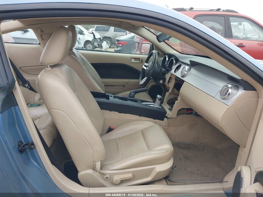 2005 Ford Mustang V6 Deluxe/V6 Premium