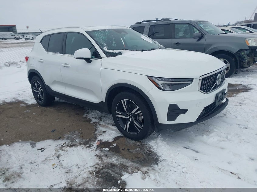 2024 VOLVO XC40 B5 CORE BRIGHT THEME/B5 CORE DARK THEME