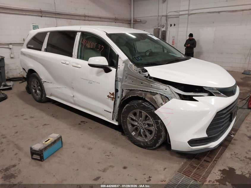 2021 Toyota Sienna Le