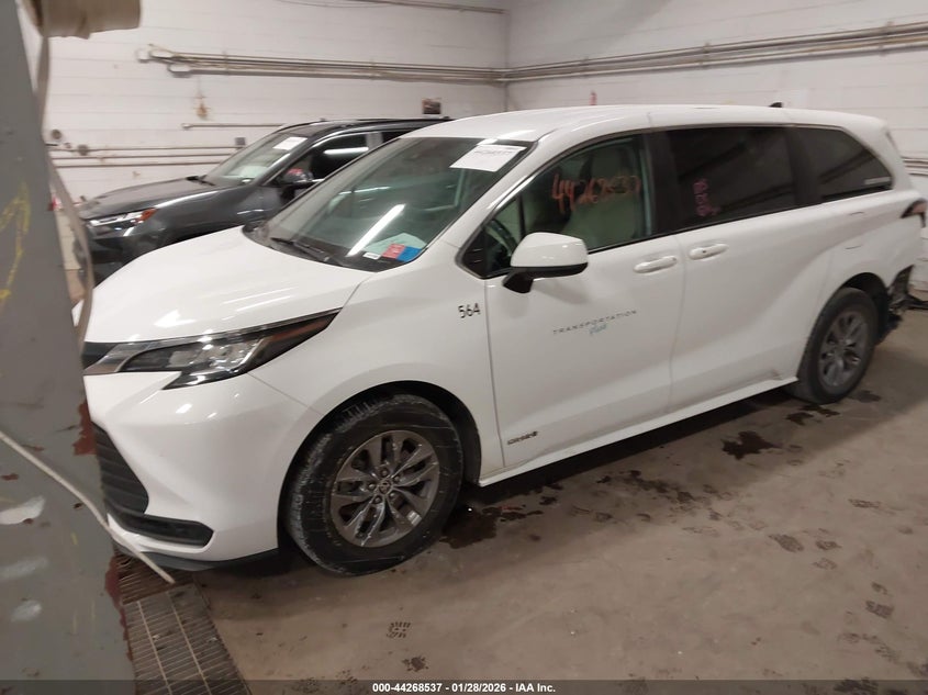 2021 Toyota Sienna Le