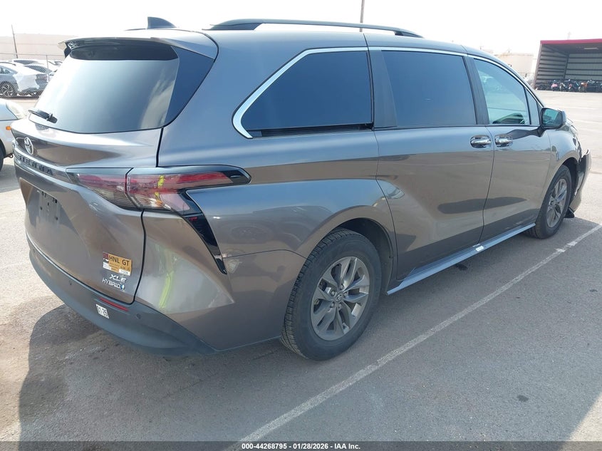 2024 Toyota Sienna Xle