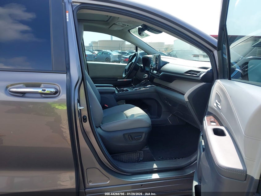 2024 Toyota Sienna Xle