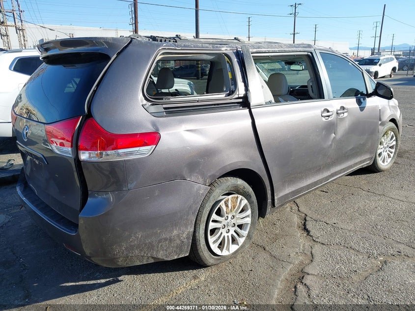 2014 Toyota Sienna Xle V6 8 Passenger