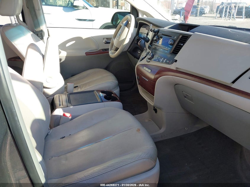 2014 Toyota Sienna Xle V6 8 Passenger
