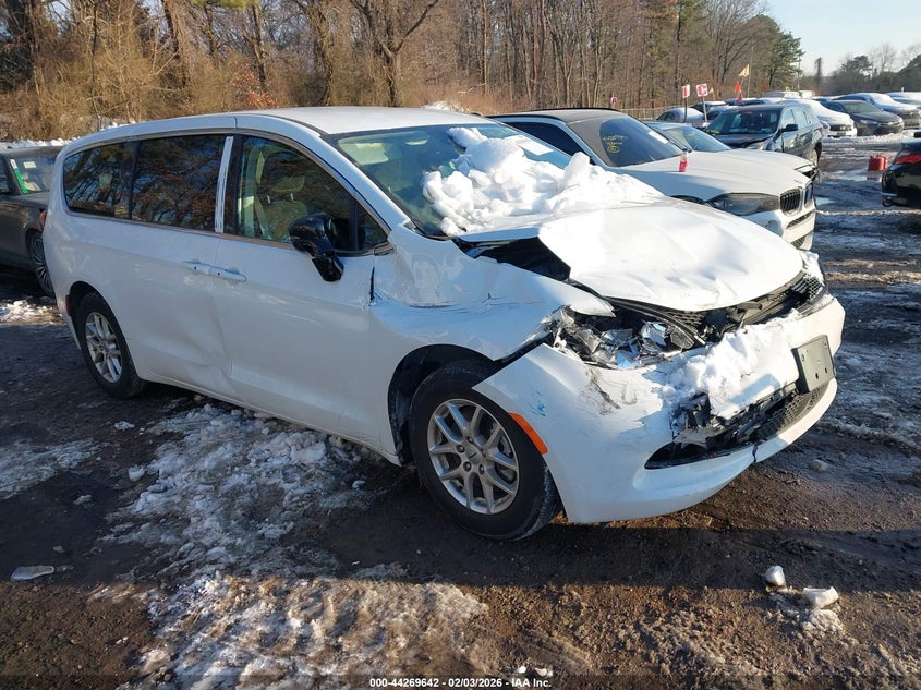 2024 CHRYSLER VOYAGER LX