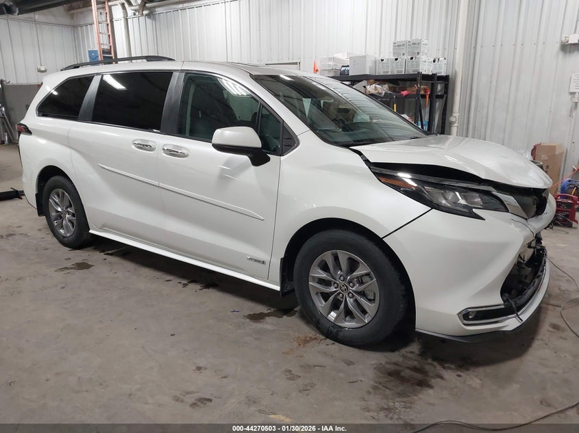 2021 Toyota Sienna Xle