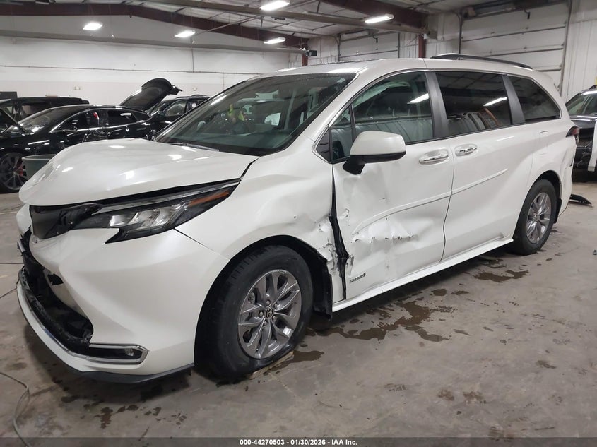 2021 Toyota Sienna Xle