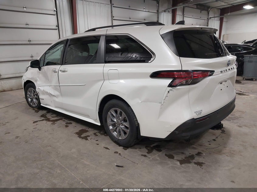 2021 Toyota Sienna Xle