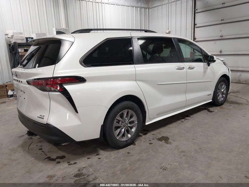 2021 Toyota Sienna Xle