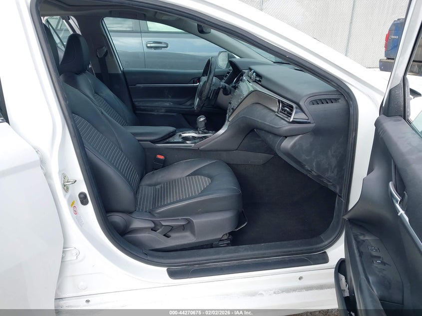 2019 Toyota Camry Hybrid Se