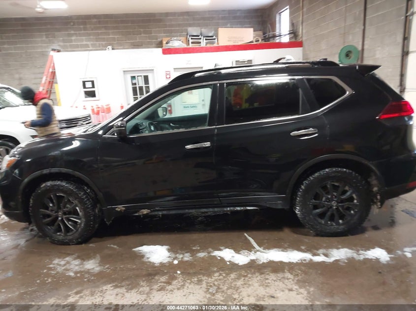 VIN 5N1AT2MV8HC895725 2017 NISSAN ROGUE SV