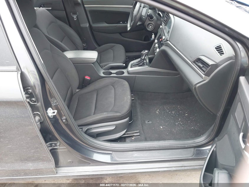 VIN 5NPD84LF1LH624205 2020 HYUNDAI ELANTRA SEL