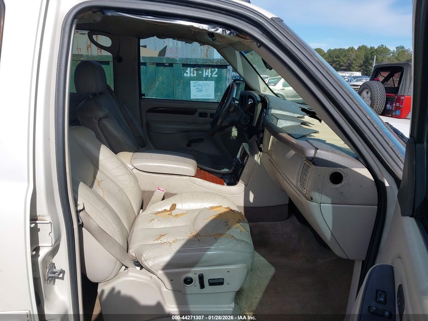 2004 Cadillac Escalade Standard