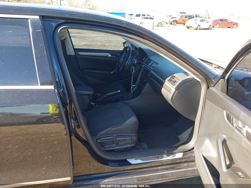 2016 Volkswagen Passat 1.8T R-Line