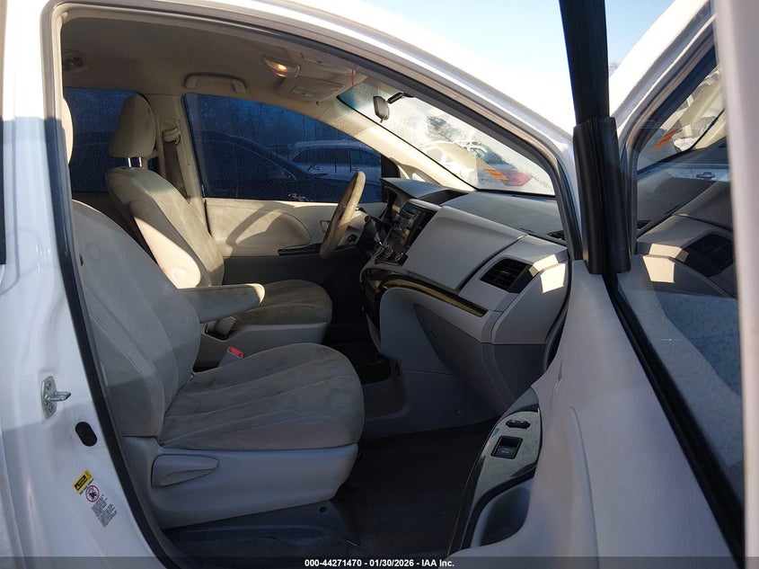 2013 Toyota Sienna L V6 7 Passenger
