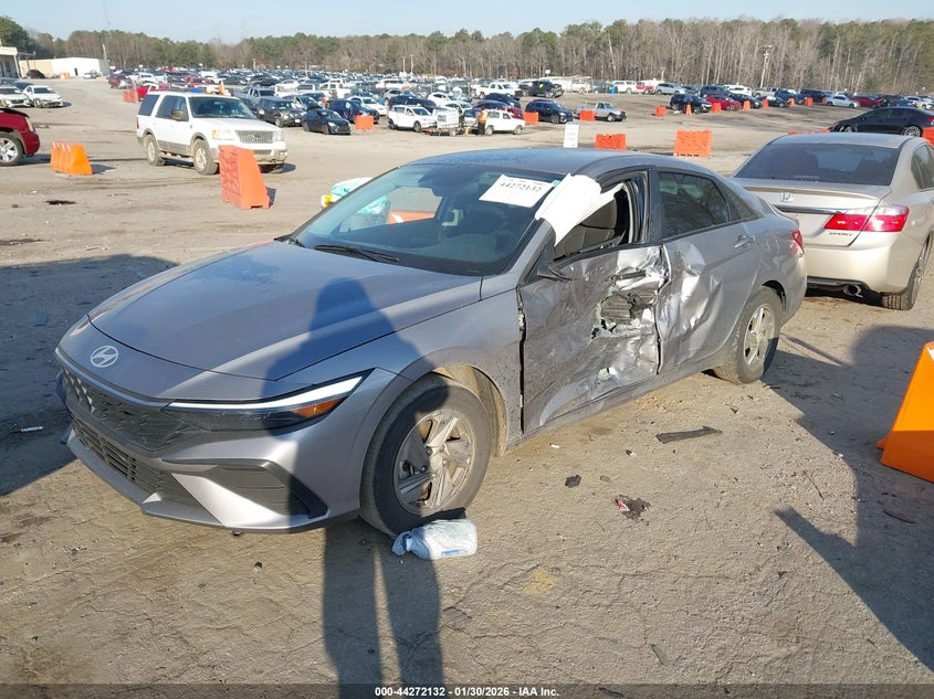 2025 Hyundai Elantra Se