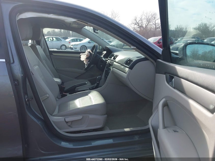 2014 Volkswagen Passat 1.8T Wolfsburg Edition