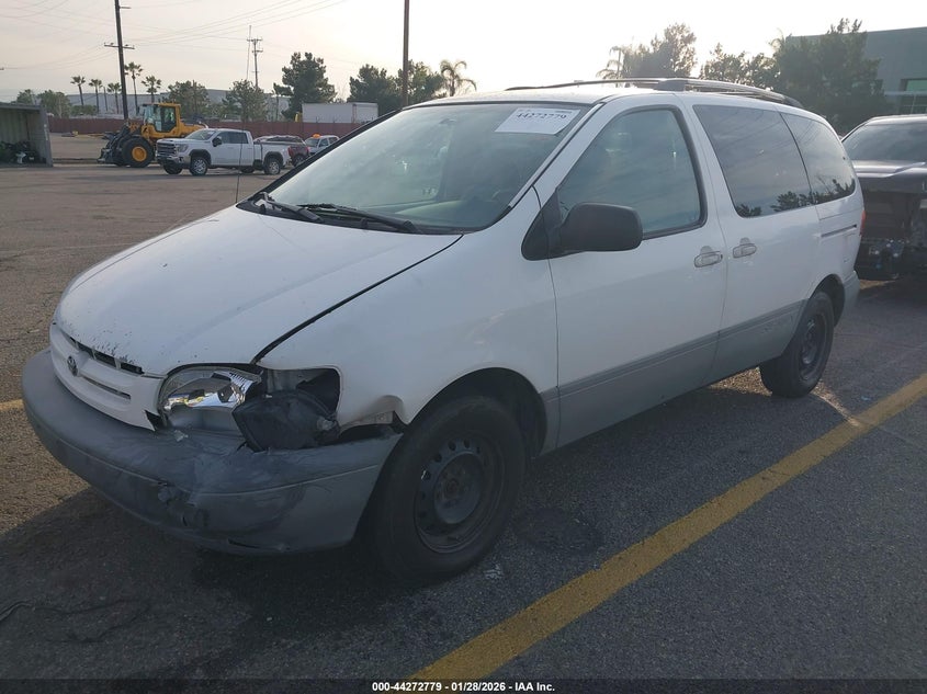 2000 Toyota Sienna Le