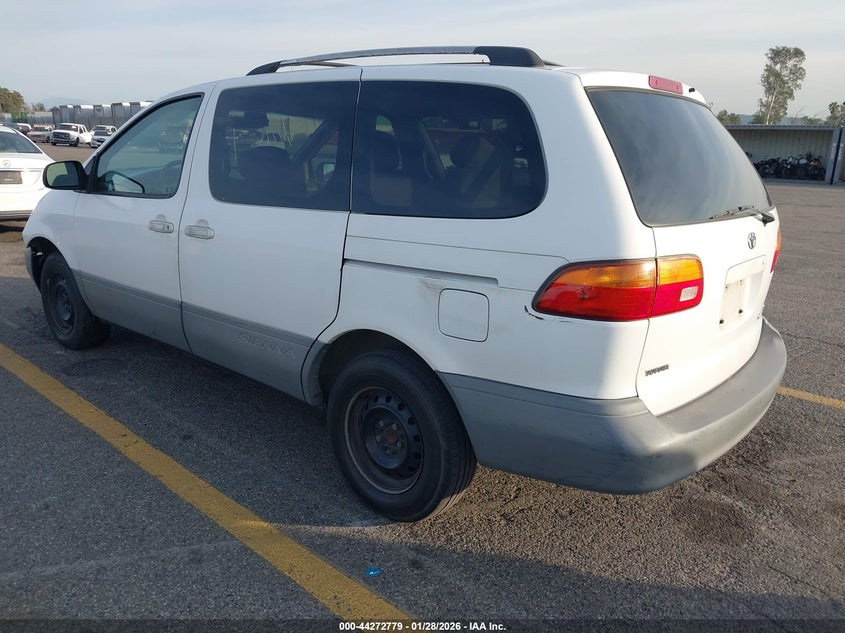 2000 Toyota Sienna Le