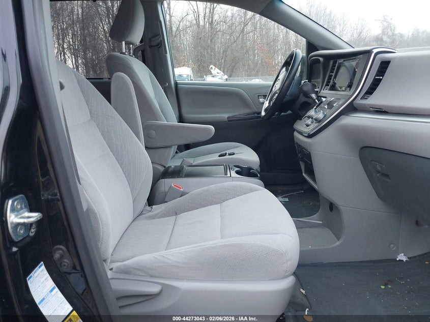 2017 Toyota Sienna Le 7 Passenger