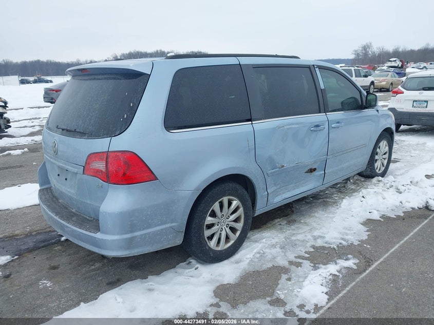 2012 Volkswagen Routan Se
