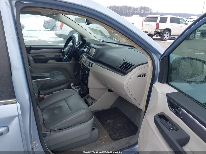 2012 Volkswagen Routan Se
