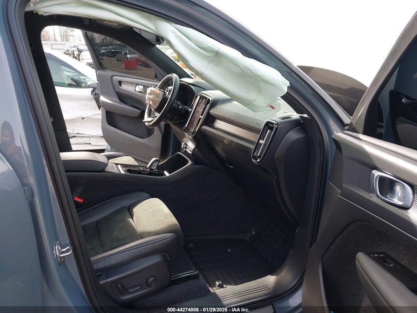 2022 Volvo Xc40 Recharge Pure Electric P8 Twin Plus