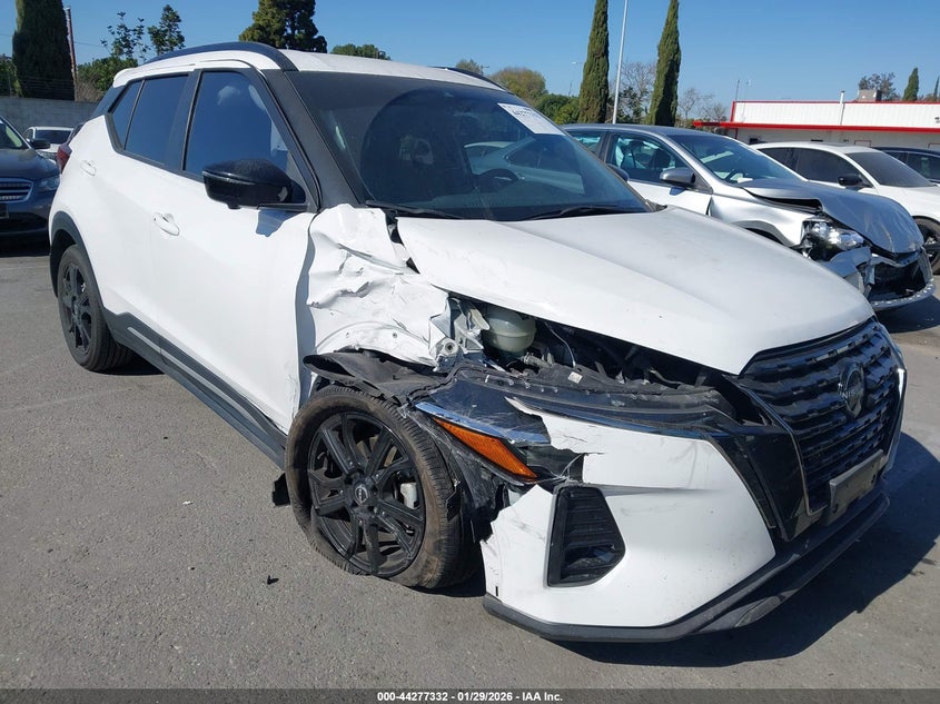 2023 Nissan Kicks Sr Xtronic Cvt