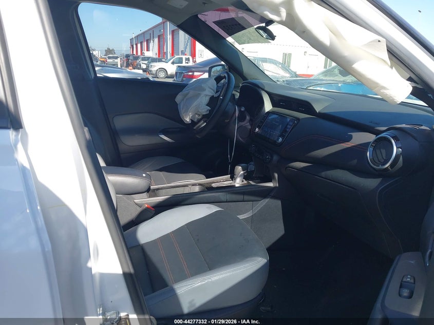 2023 Nissan Kicks Sr Xtronic Cvt