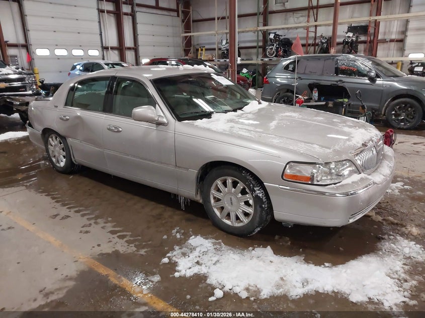 2008 Lincoln Town Car Signature Limited
