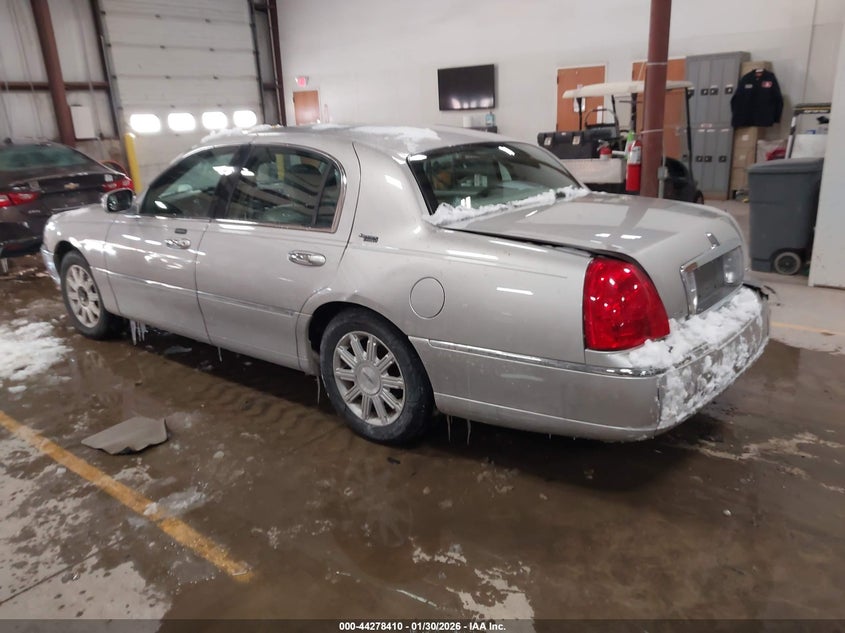2008 Lincoln Town Car Signature Limited