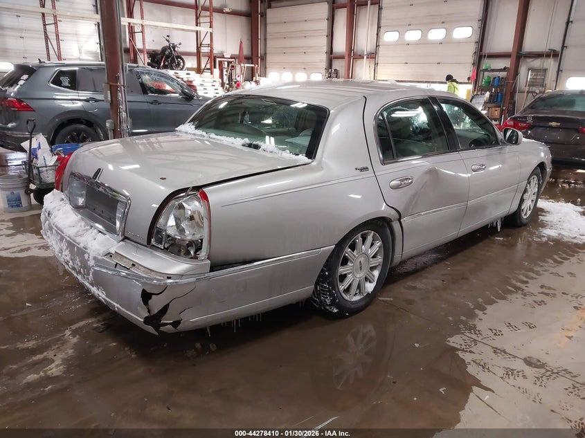 2008 Lincoln Town Car Signature Limited