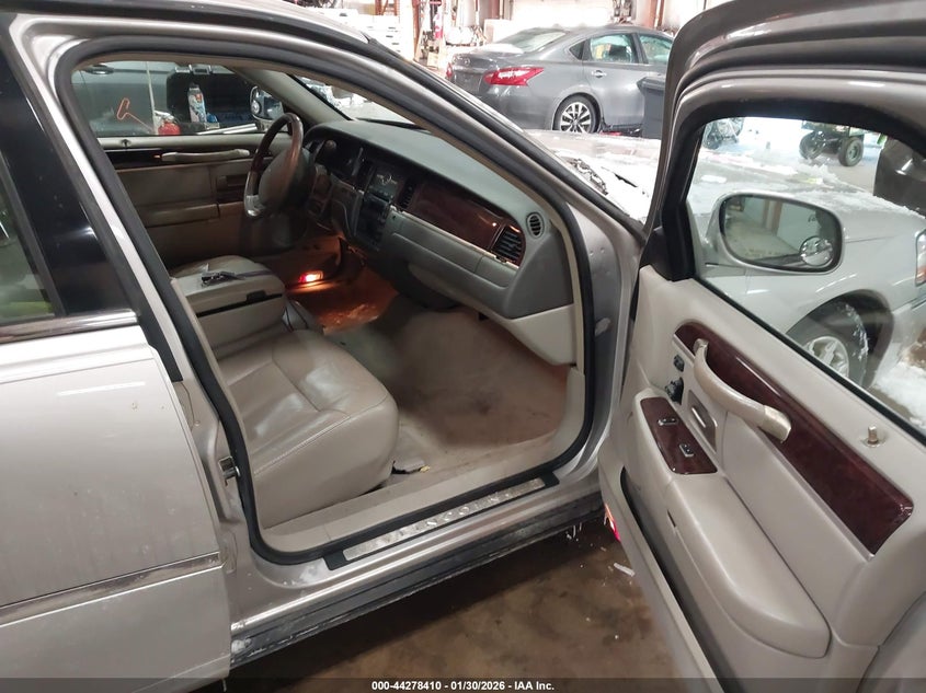 2008 Lincoln Town Car Signature Limited