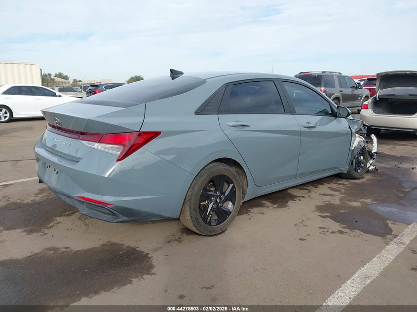 2022 Hyundai Elantra Sel