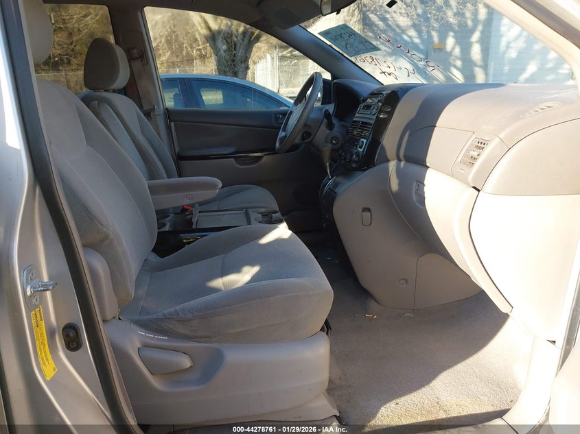 2004 Toyota Sienna Le