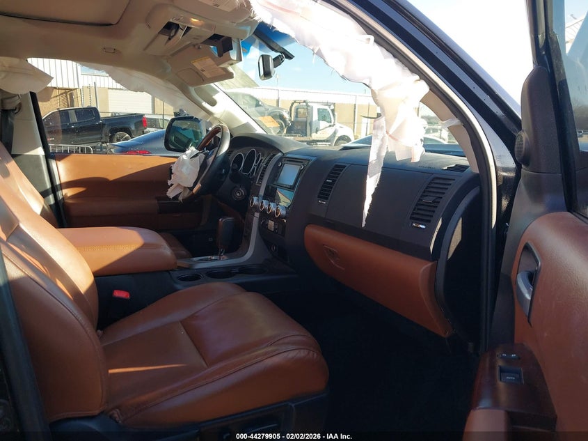 2016 TOYOTA SEQUOIA PLATINUM 5.7L V8 — Фото 5