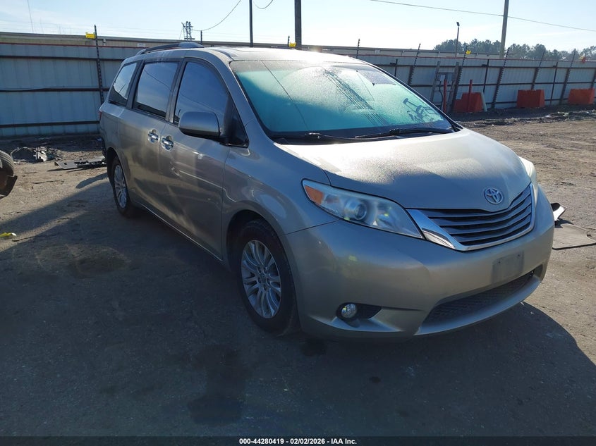 2016 Toyota Sienna Xle 8 Passenger
