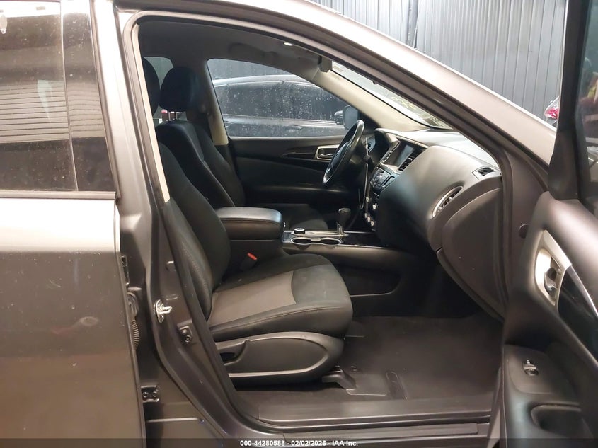 2018 Nissan Pathfinder Sv