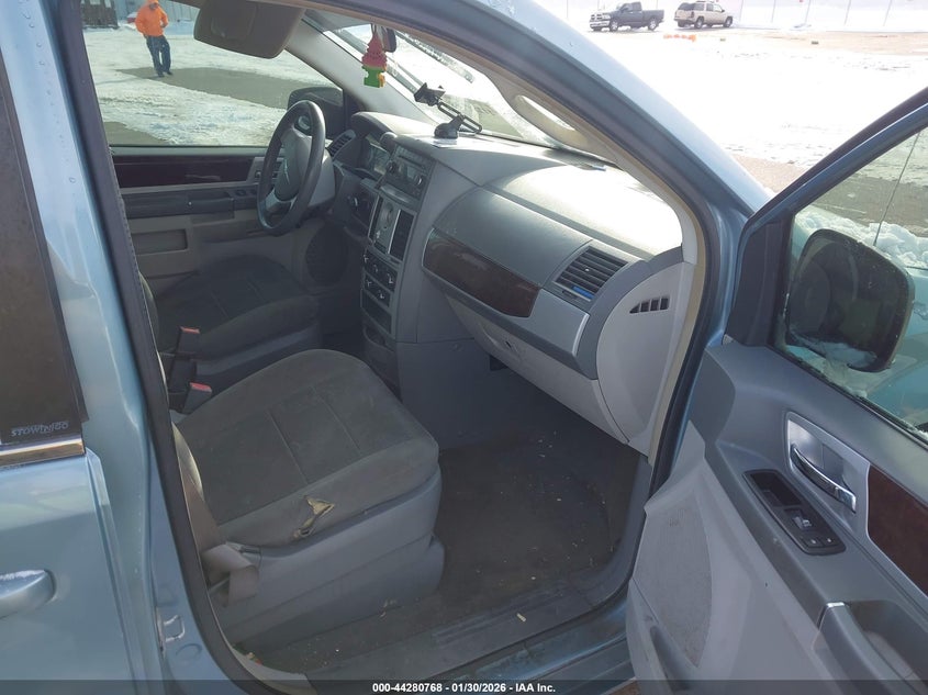 2010 Chrysler Town & Country Touring