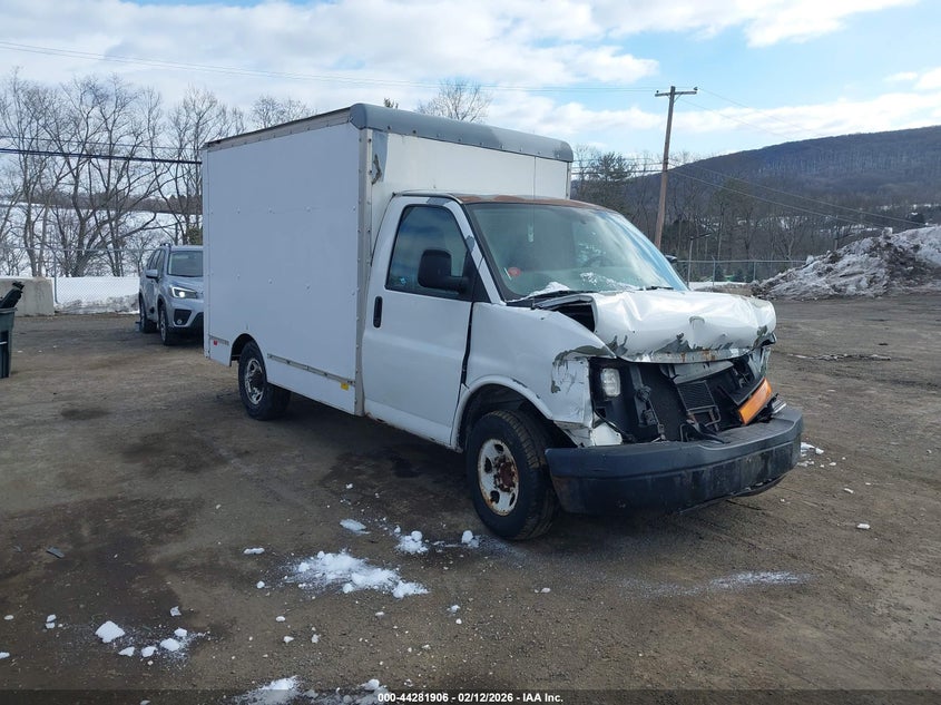 2004 GMC Savana Cutaway Standard