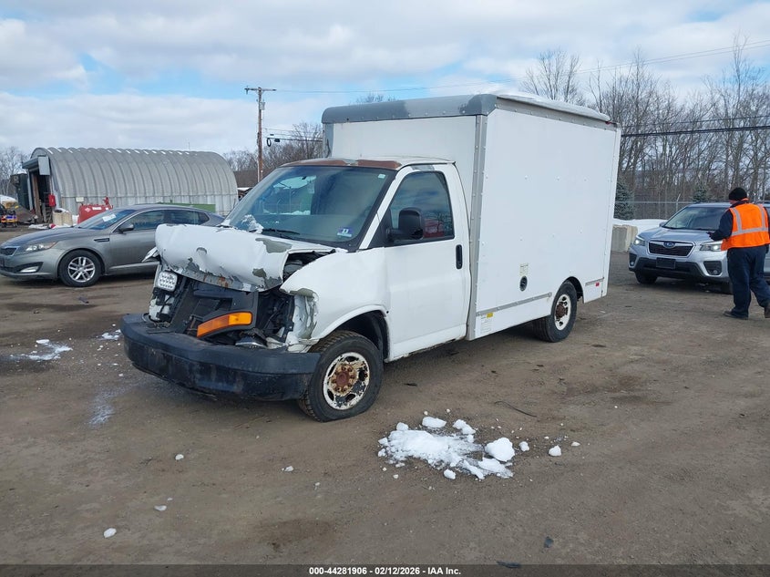 2004 GMC Savana Cutaway Standard